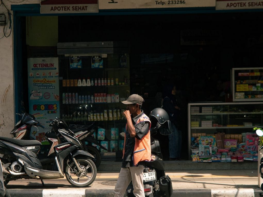 -Indonesien kleidung