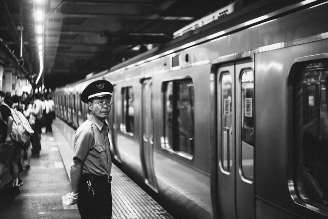 Wie navigierst du ohne dich zu verfahren durch Tokios U-Bahn-Netz? details Wie navigierst du ohne dich zu verfahren durch Tokios U-Bahn-Netz? details
