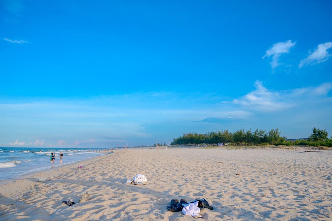 Vietnam — seasonal atmosphere