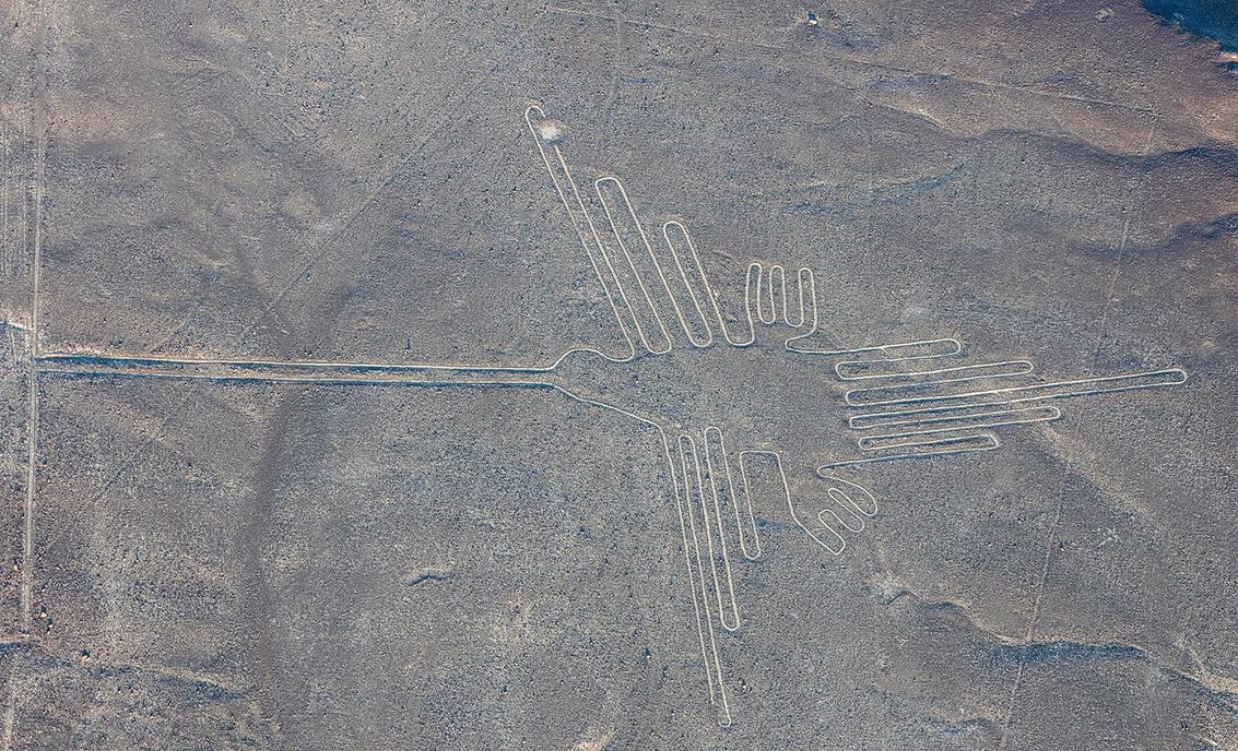 Top 8 Sehenswürdigkeiten in Nazca – Linien & Mumien erleben 19 Der Geruch von trockenem Wüstensand mischt sich mit dem Klang von Marktgesprächen auf dem Plaza de Armas im Stadtzentrum von Nazca.